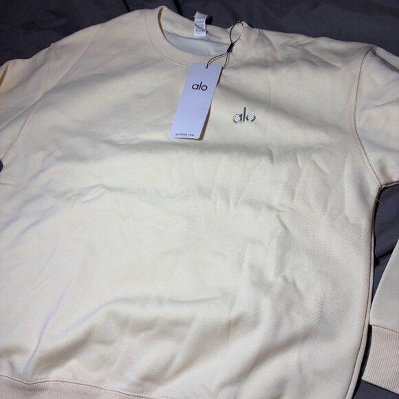 RARE Alo Accolade Crew Neck Pullover Limited: Candlelight Yellow/Butter Yellow - Picture 6 of 7